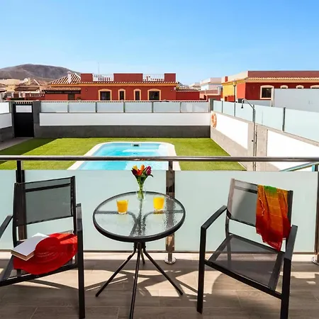 Lola By كوراليهو